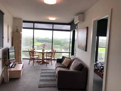 Parkview Modern Apartment W Parking @ Olympic Park - Sunshine Coast Guide 1