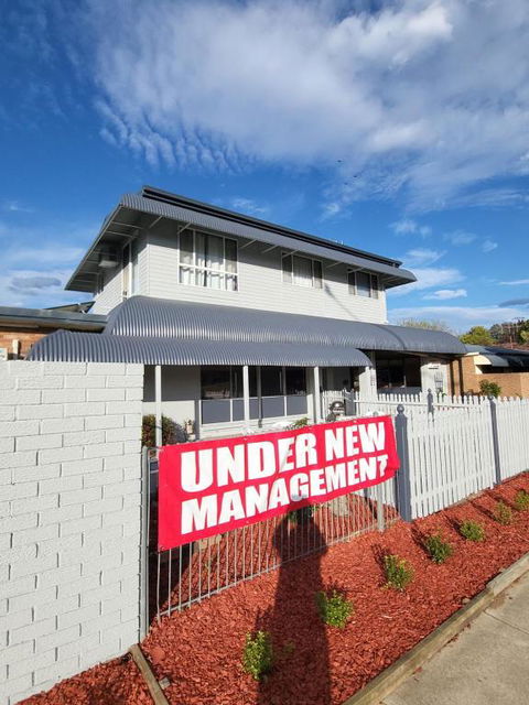 Parkway Motel - Sunshine Coast Guide 2