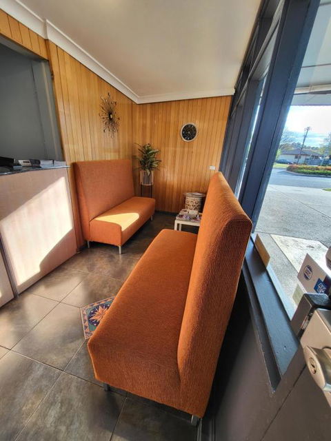 Parkway Motel - Sunshine Coast Guide 1