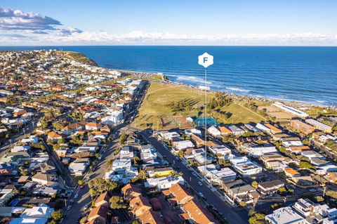 Pattys Cottage - Pet Friendly Home In Merewether - Sunshine Coast Guide 0