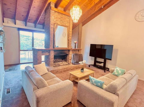 Peaceful Home In Forest - Sunshine Coast Guide 0