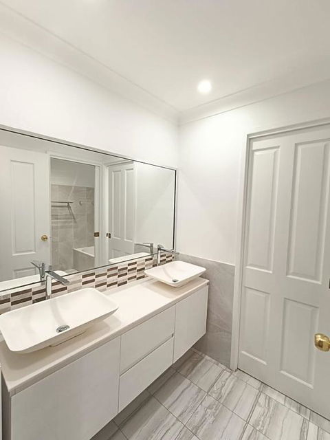 Peaceful Room In Modern Baulkham Hills Home - BH3 - Sunshine Coast Guide 3
