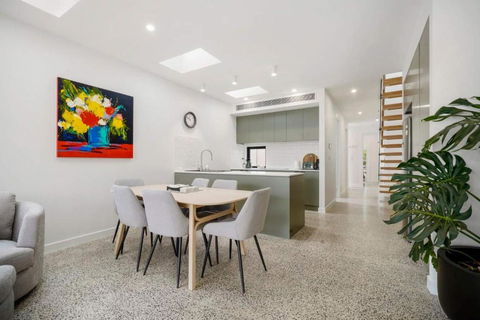 Peaceful Retreat With Backyard In Brunswick East - Sunshine Coast Guide 2
