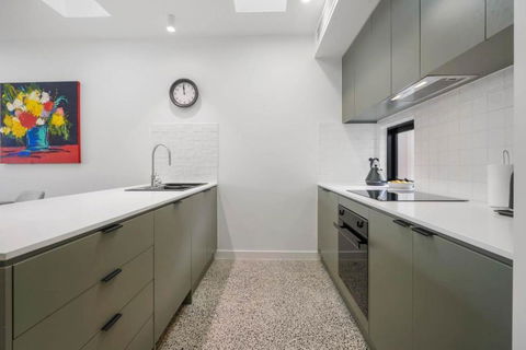Peaceful Retreat With Backyard In Brunswick East - Sunshine Coast Guide 3