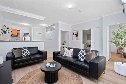 Play & Stay On Hay - Sleeps 2 Or 4 - Sunshine Coast Guide 0
