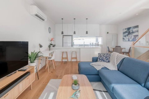 Perfect Port Melbourne Townhouse - Sunshine Coast Guide 3