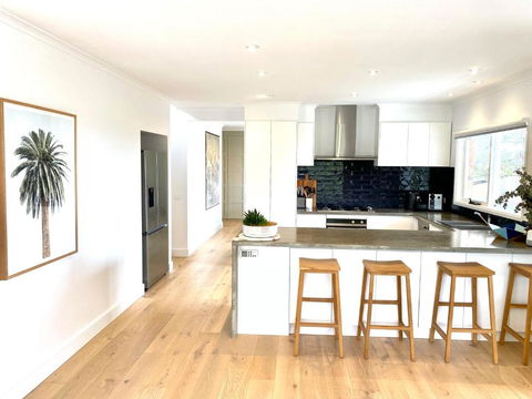 Pool & Pet Friendly - Mornington Peninsula Beach House - Sunshine Coast Guide 2