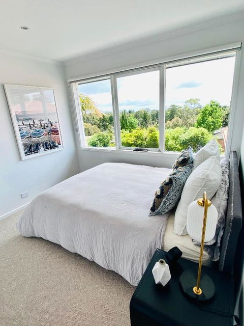 Pool & Pet Friendly - Mornington Peninsula Beach House - Sunshine Coast Guide 3