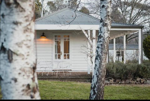 Peony Farm Pink Cottage - Sunshine Coast Guide 0