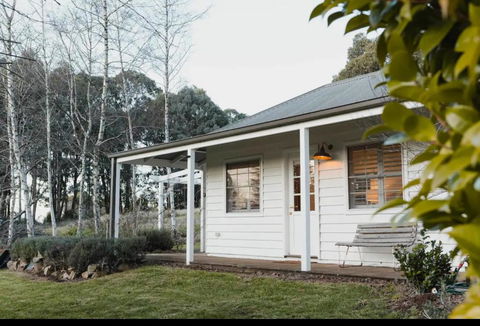Peony Farm Pink Cottage - Sunshine Coast Guide 1