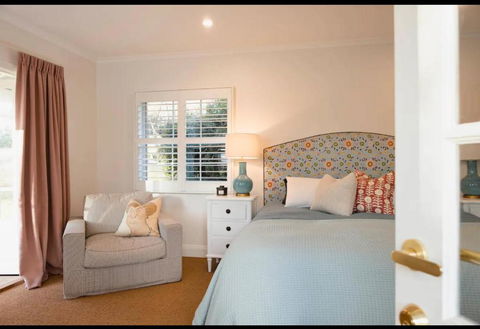 Peony Farm Pink Cottage - Sunshine Coast Guide 3