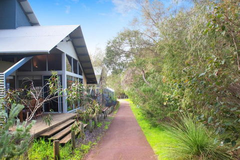 PEPPY TREE HOUSE - Sunshine Coast Guide 1
