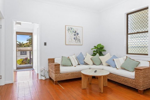 Perfect Cooee Bay Beach Getaway! - Sunshine Coast Guide 0