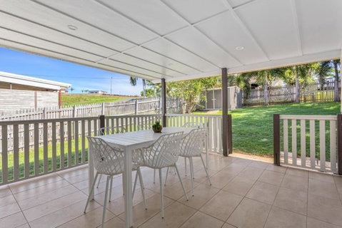 Perfect Cooee Bay Beach Getaway! - Sunshine Coast Guide 2