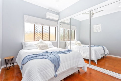 Perfect Cooee Bay Beach Getaway! - Sunshine Coast Guide 3