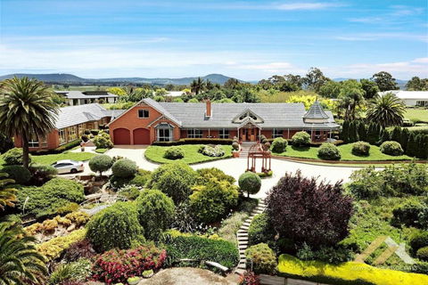 Perfect Entertainer-s Home With Pool - Sunshine Coast Guide 0