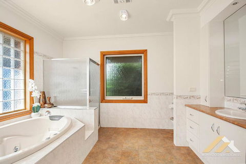 Perfect Entertainer-s Home With Pool - Sunshine Coast Guide 2