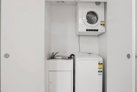 Perfect Large One Bedroom Plus Study - ALB09518 - Sunshine Coast Guide 3
