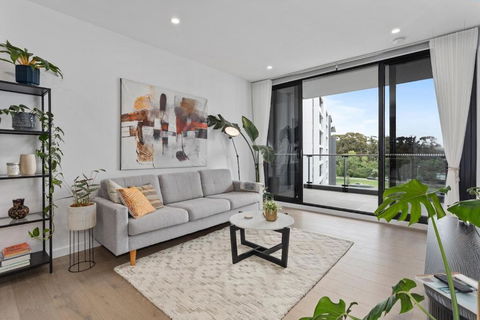 Perfect Location With 5 Star Amenities - Sunshine Coast Guide 0