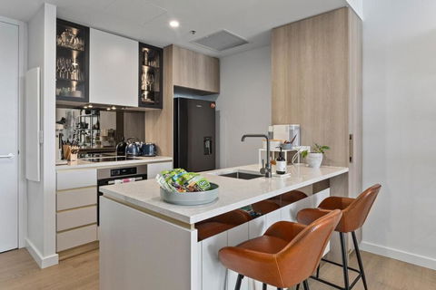 Perfect Location With 5 Star Amenities - Sunshine Coast Guide 3
