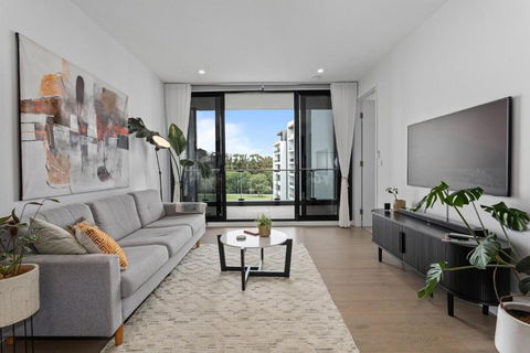 Perfect Location With 5 Star Amenities - Sunshine Coast Guide 1