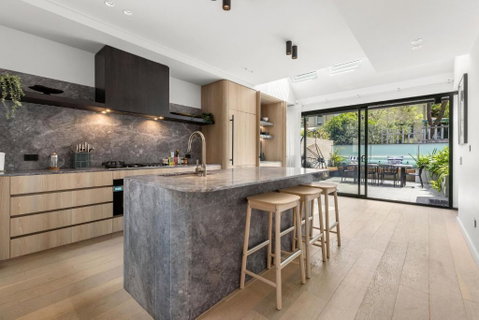 Perfect Vacation Home W Terrace & Private Garage - Sunshine Coast Guide 0
