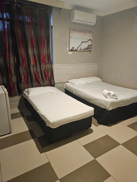 Perth City Motel - Sunshine Coast Guide 1