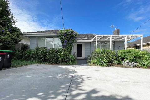 Pet-friendly Bayside 4BR Rental House Near Mentone - Sunshine Coast Guide 2