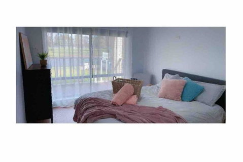 Pet Friendly Home In Albury - Sunshine Coast Guide 1