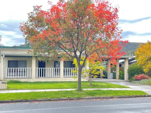 Pet Friendly Home In Albury - Sunshine Coast Guide 3