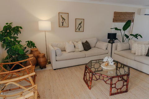 Pet Friendly Townhouse - Sunshine Coast Guide 1