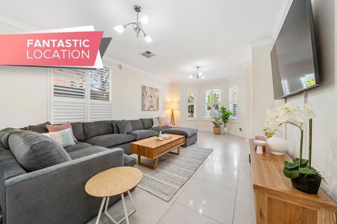 Petal And Bloom - 3BR Family CBD - Sunshine Coast Guide 0