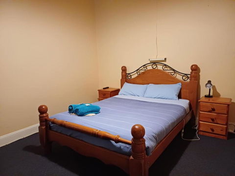 PETERBOROUGH HOTEL - Sunshine Coast Guide 3