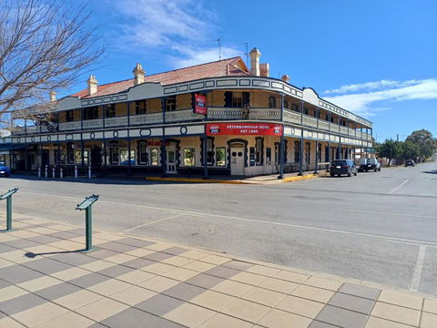 PETERBOROUGH HOTEL - Sunshine Coast Guide 0