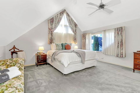 Picket Fence Cottage - Steps From Adelaide Oval - Sunshine Coast Guide 2