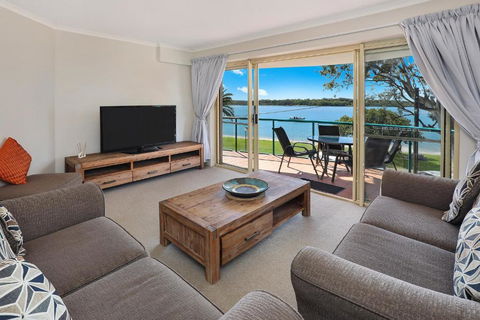 PICNIC7- PICTURE PERFECT PICNIC POINT - Sunshine Coast Guide 0