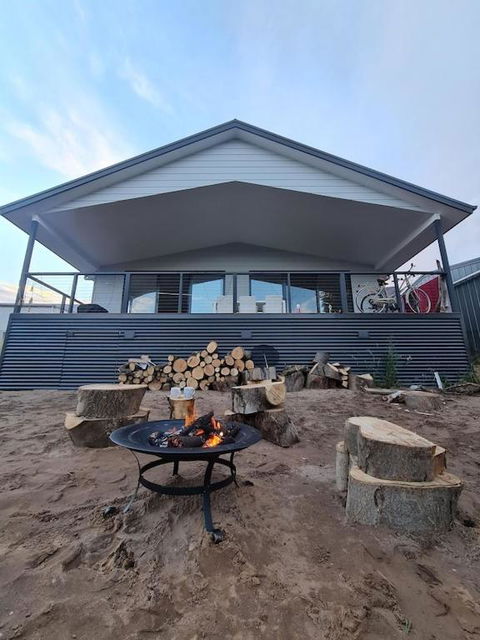 PIECE OF PARADISE, Huge 4 Bedroom Haven - Sunshine Coast Guide 1