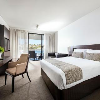 Pier 21 Riverside Apartment Hotel - Sunshine Coast Guide 3