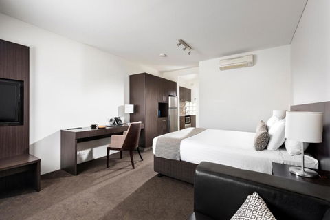 Pier 21 Riverside Apartment Hotel - Sunshine Coast Guide 2