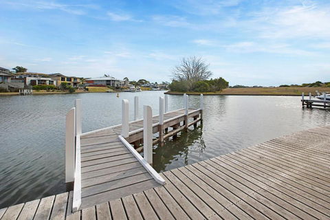 Pier 37 - Sunshine Coast Guide 3