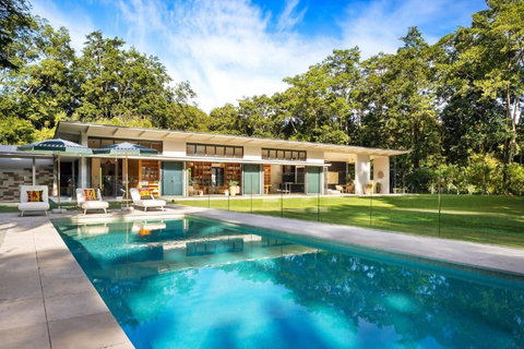 Pine Mountain - Sunshine Coast Guide 0