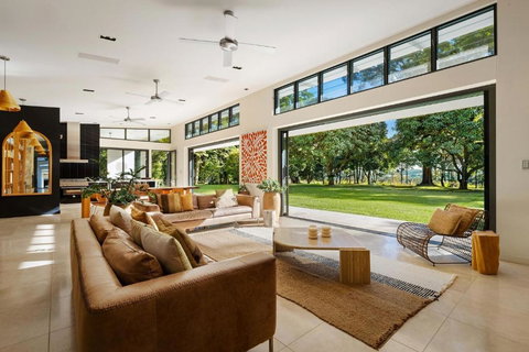 Pine Mountain - Sunshine Coast Guide 1