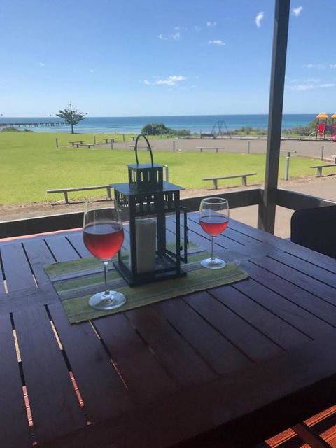 Pine View Holiday Rental - Sunshine Coast Guide 0