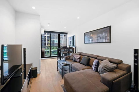 PM Residences - Modern Luxury 2BR Apt W Parking - Sunshine Coast Guide 1