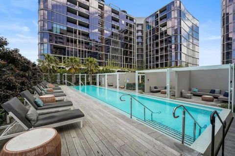 PM Residences - Modern Luxury 2BR Apt W Parking - Sunshine Coast Guide 0