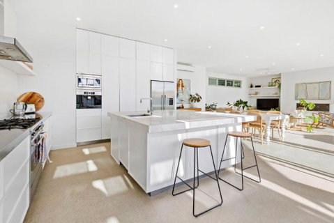 Poolside Paradise Mount Eliza - Sunshine Coast Guide 1
