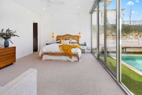 Poolside Paradise Mount Eliza - Sunshine Coast Guide 3