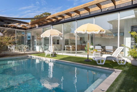 Poolside Paradise Mount Eliza - Sunshine Coast Guide 0