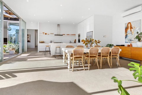 Poolside Paradise Mount Eliza - Sunshine Coast Guide 2