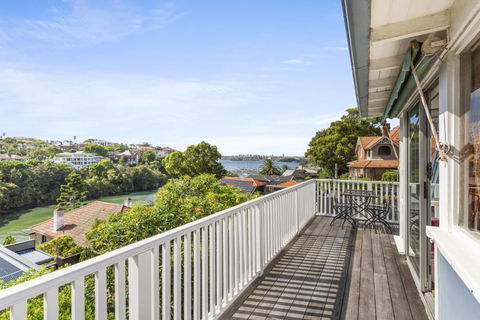 Poolside Stay - Close To Taronga Zoo & Luna Park - Sunshine Coast Guide 0